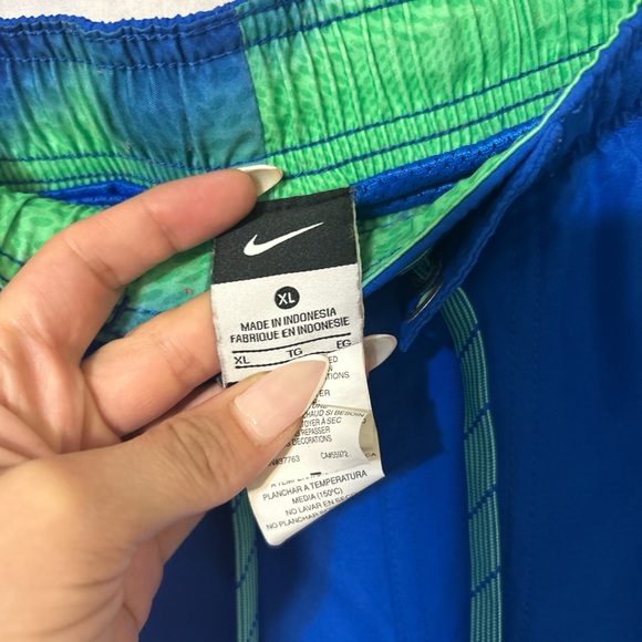 Nike Men's Blue and Green Athletic Shorts - Picture 3 of 5